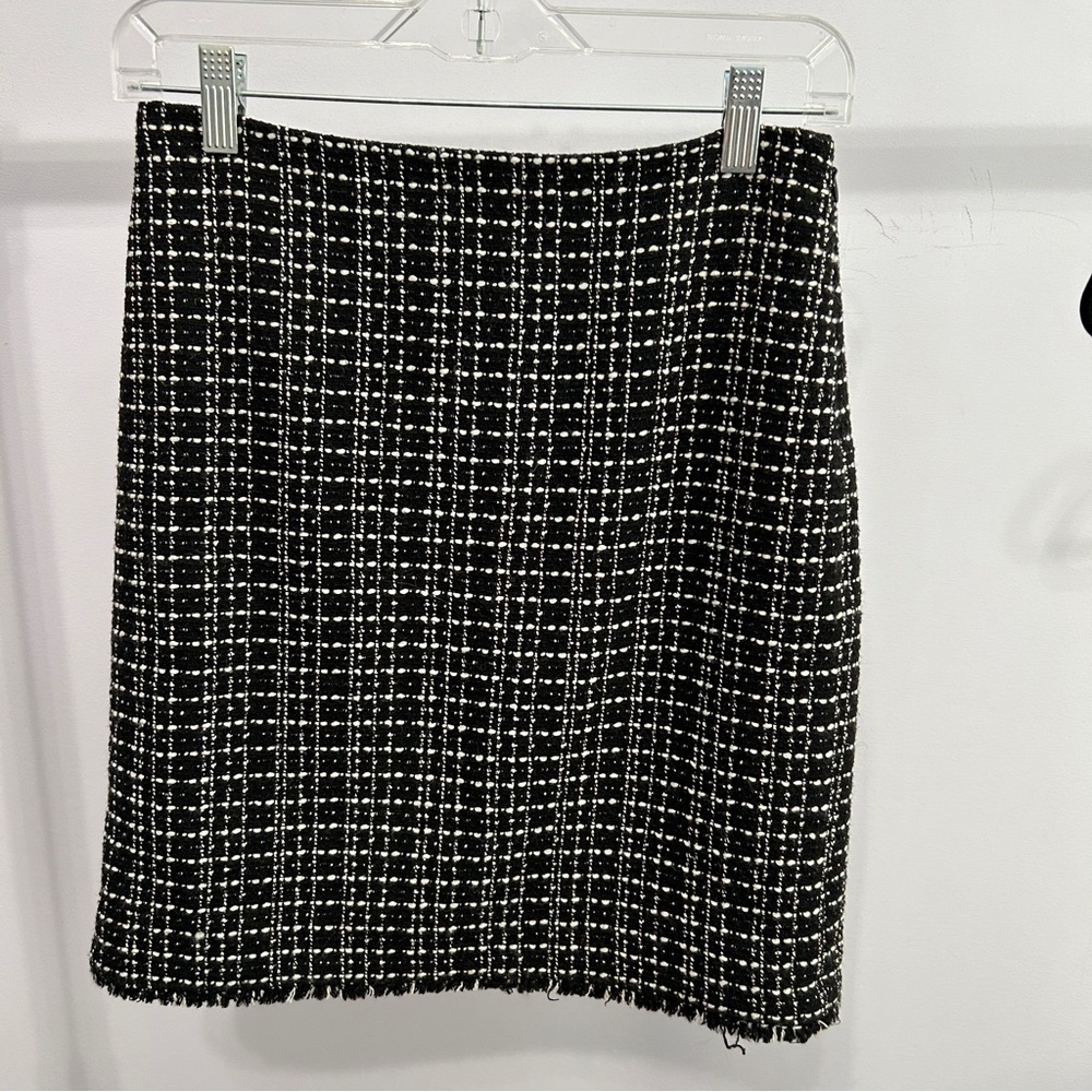 Ann Taylor Wool Blend Tweed Frayed Hem Pencil Skirt Size 0 - “Aveline” - Picture 2 of 16